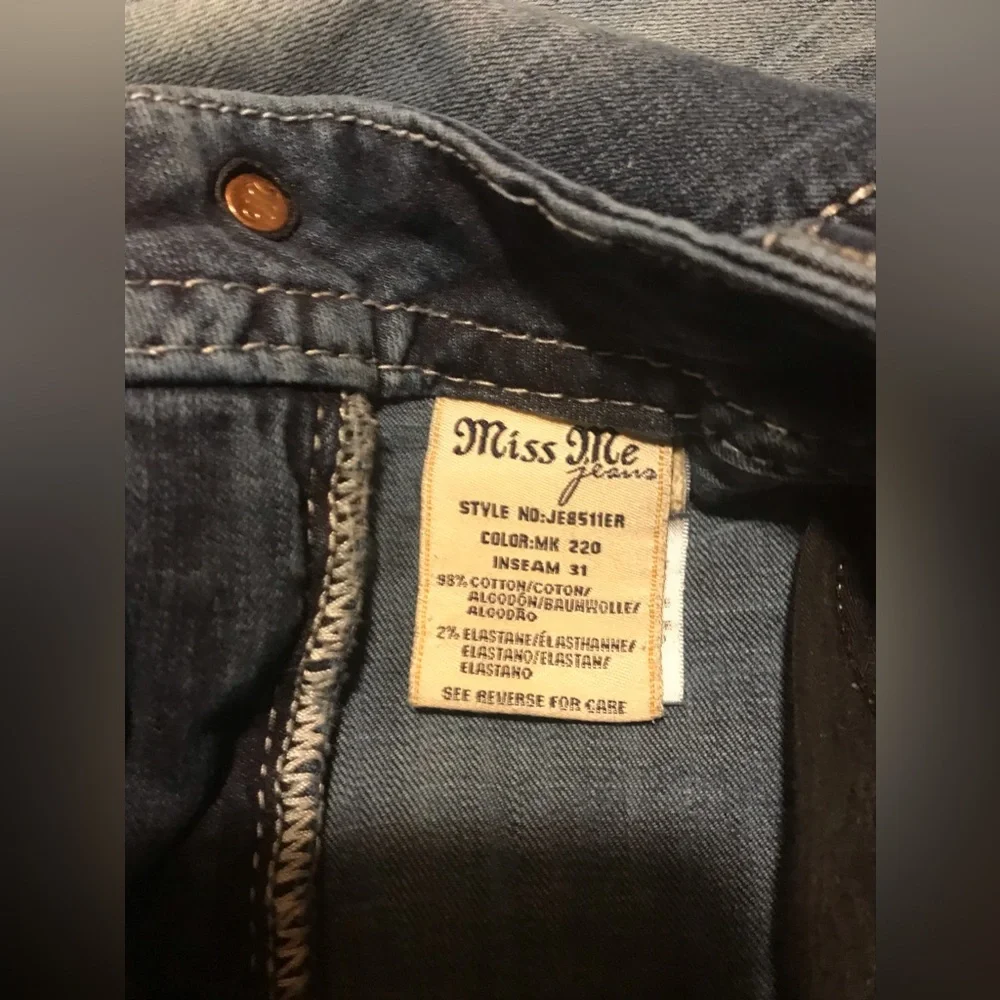 MISS ME~Mid-Rise~Easy Boot~Jeans~Sz 28~Embellished, Creased & Whiskered~JE8511ER - Picture 14 of 14